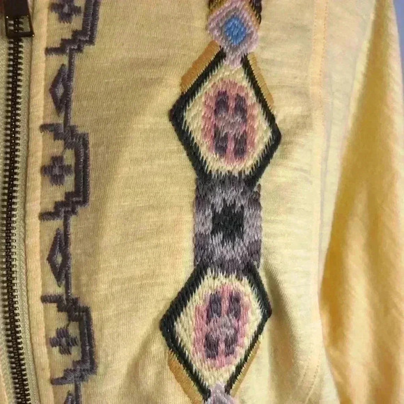 Chicos Zenergy Womens Size 1 Medium Yellow Jacket Top with Hood and Pockets - Picture 4 of 7